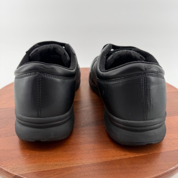 Athletic_Shoes